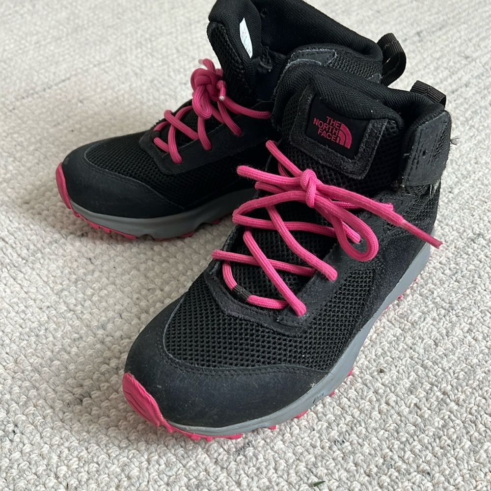 Girls North face hiking boots - size 3